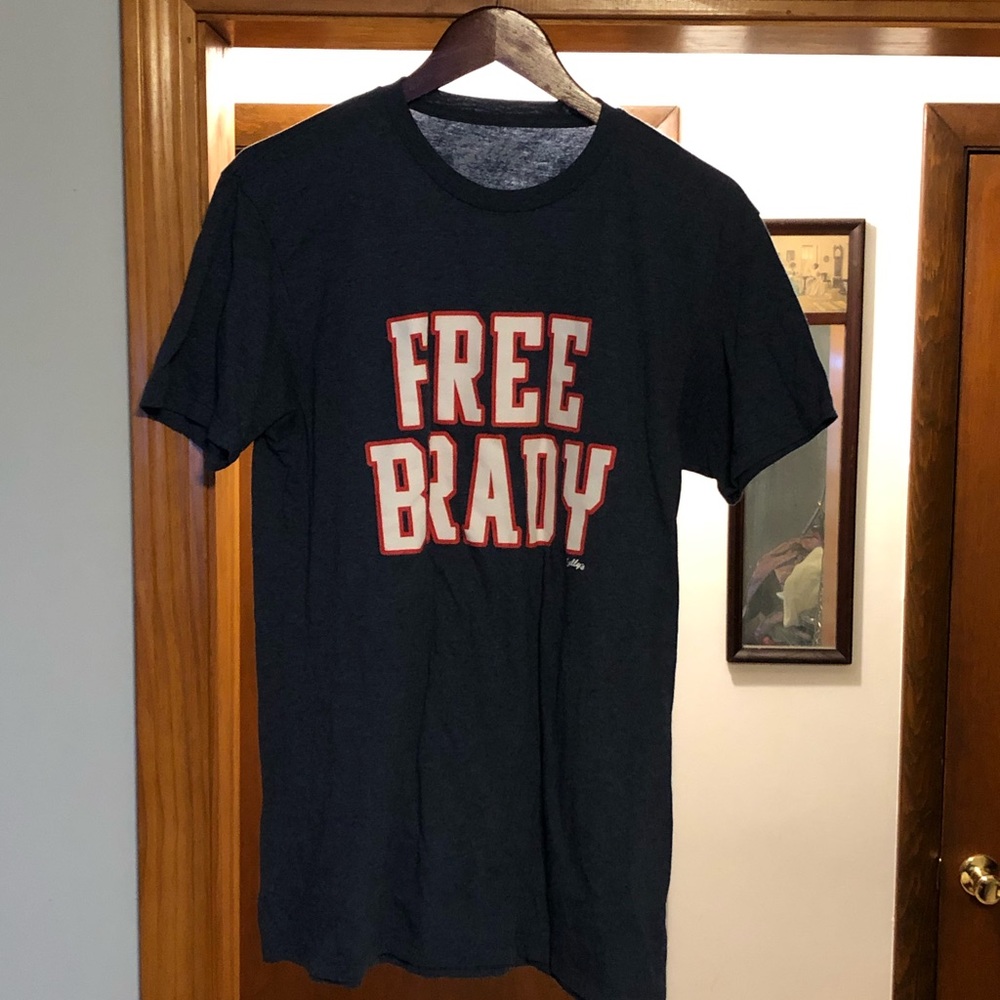 Sully’s Free Brady Men’s Tee Shirt - Size Large